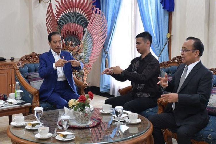 Ajarkan Jokowi Bahasa Isyarat, Surya Sahetapy: Beliau Bersedia Berlatih Sambil Jalan Kaki