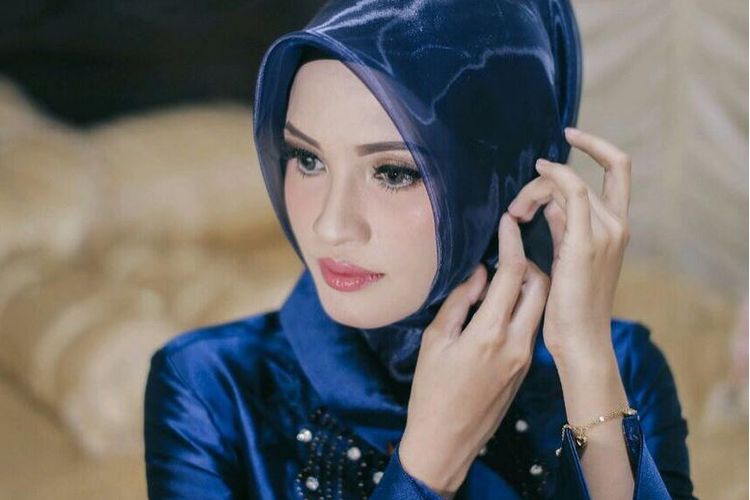 Baru Menikah Kemarin, Istri Cantik Gubernur Kalteng Ini Langsung Ditinggal Kerja, Sempet Bulan Madu Nggak Nih?