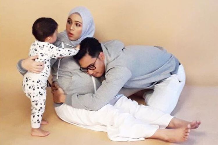 Pasang Pose Yoga Seperti Ini dalam Keadaan Hamil, Nycta Gina Panen Kritikan, Loh, Emang Nggak Boleh Ya?