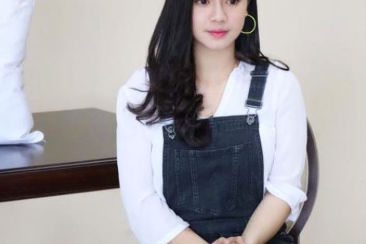 Artis Cantik ini Sempatkan Diri Datang ke Makam Jupe di Tengah Kesibukannya!