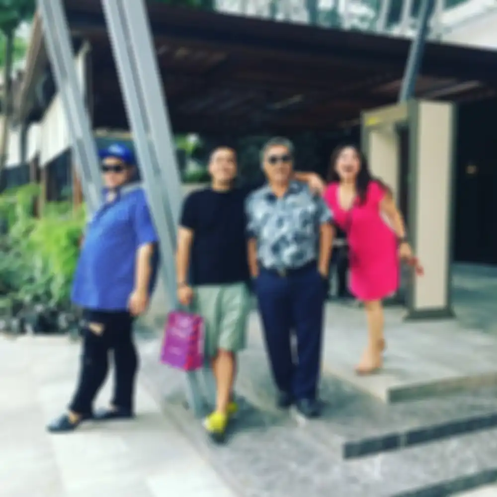 Bambang Tjahyo Gunawan sering memperlihatkan kebersamaan dengan Ivan Gunawan di Instagram.