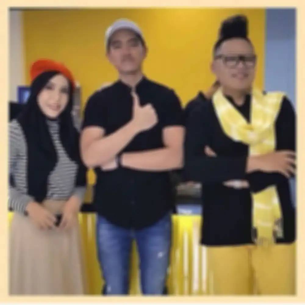 Fashion hijab modis Nadya Arifta
