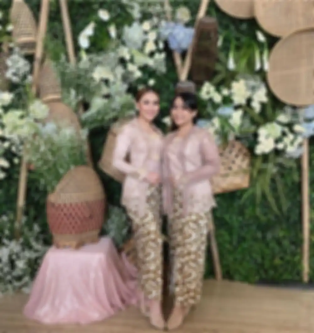 Ayu Ting Ting Berkebaya 
