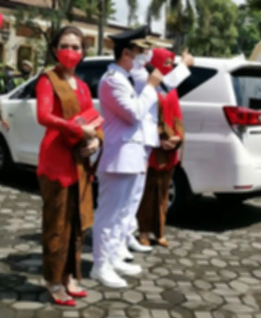 Sejak menikah dengan Gibran Rakabuming, penampilan Selvi Ananda terus menjadi sorotan publik. Foto tas Selvi Ananda bikin syok.