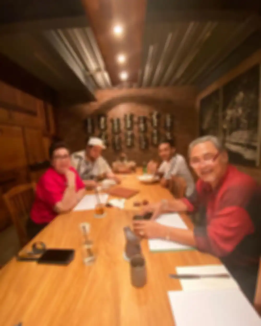 Bambang Tjahyo Gunawan sering memperlihatkan kebersamaan dengan Ivan Gunawan di Instagram.