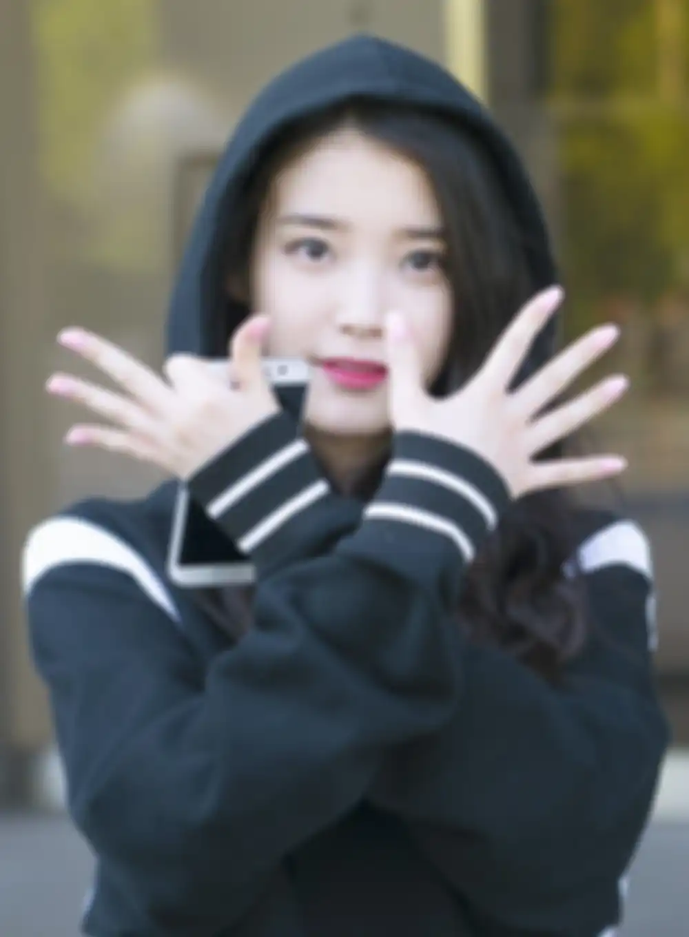 IU