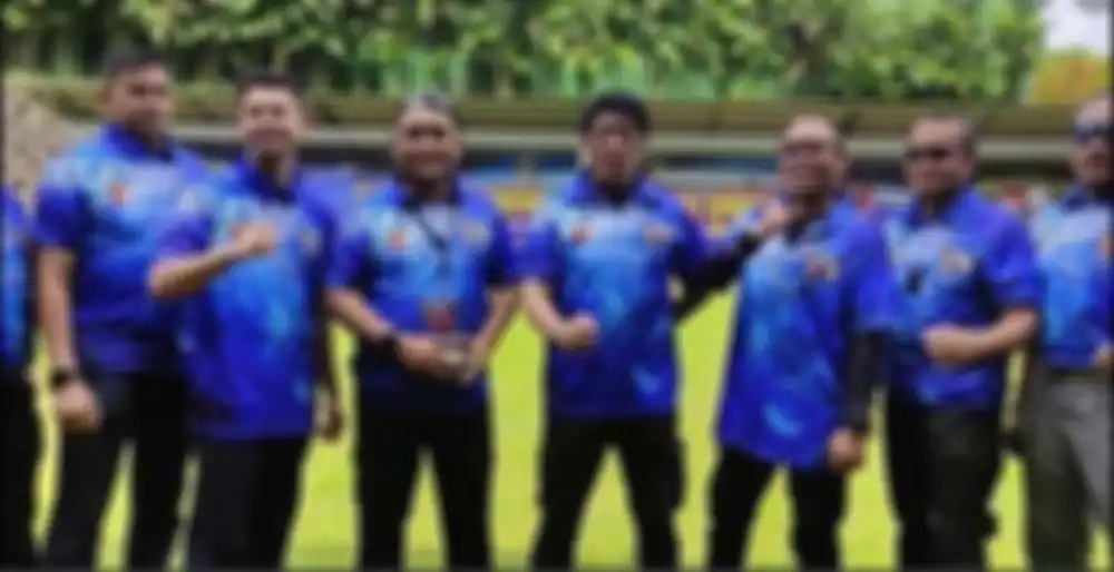 Nagita Slavina sampai kaget lihat foto suaminya jadi jago tembak. Raffi Ahmad jadi juara karena jenderal baret jingga ini.