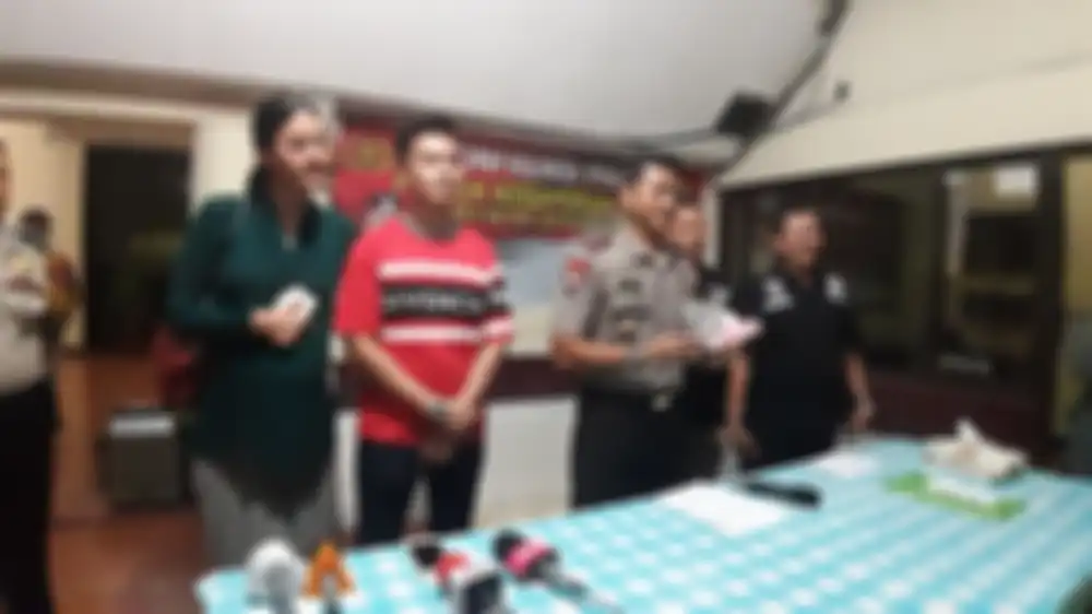 Polsek Kebayoran Lama merilis pelaku pencurian satu unit sepeda motor Honda Vario B 3003 PFP milik Baim Wong, Minggu (17/11/2019).