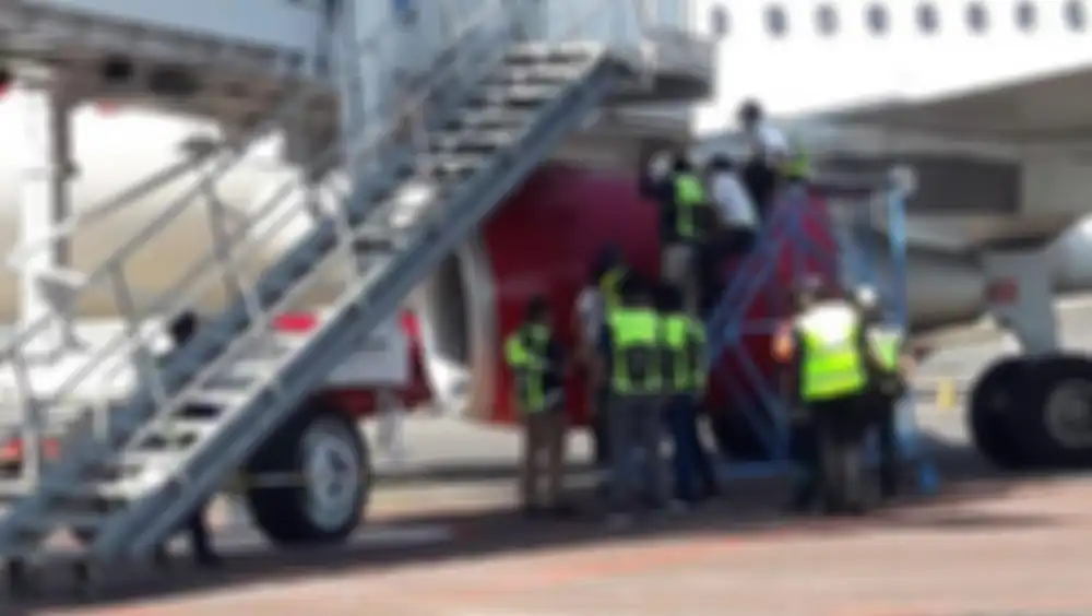 Foto kondisi pesawat Batik Air yang menabrak garbarata di Bandara Internasional I Gusti Ngurah Rai, Bali, Sabtu (22/5/2021). 