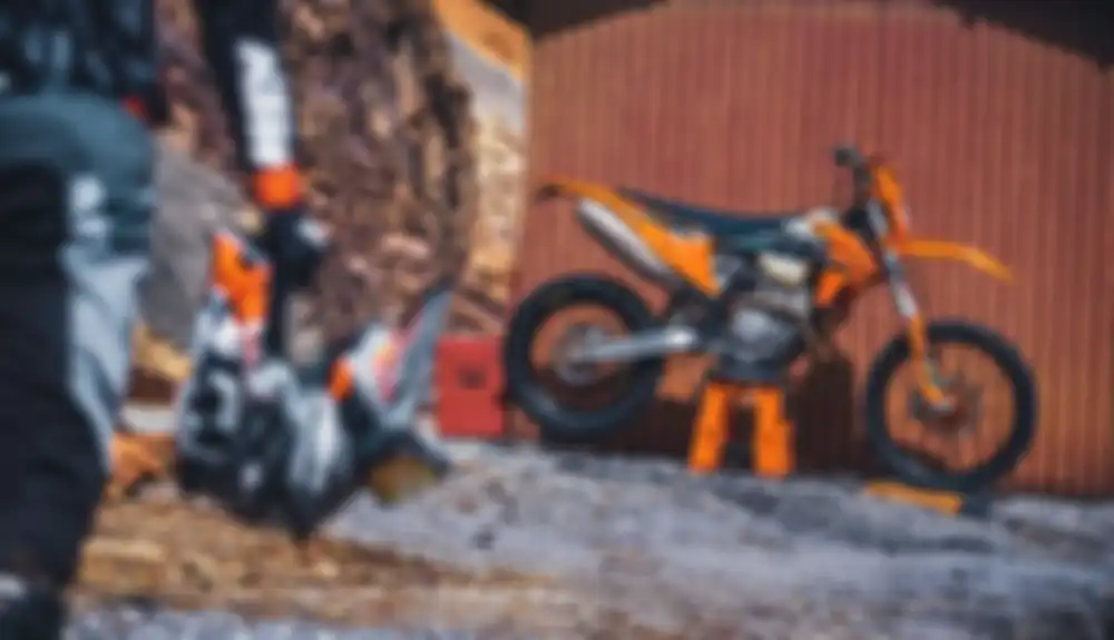 Livery KTM Enduro EXC 2022 terinspirasi Red Bull KTM Factory Racing Team.