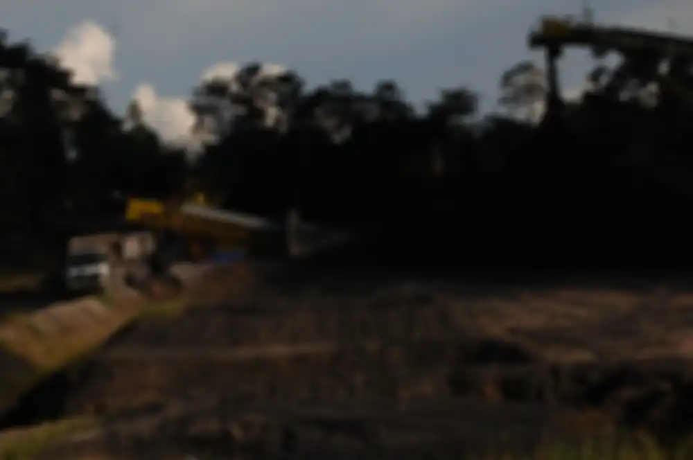 Proses penambangan batu bara di wilayah Kalimantan Timur. Indonesia memiliki cadangan terbukti batu bara yang bisa diproduksi sampai tahun 2100 alias tinggal 80 tahunan lagi. 