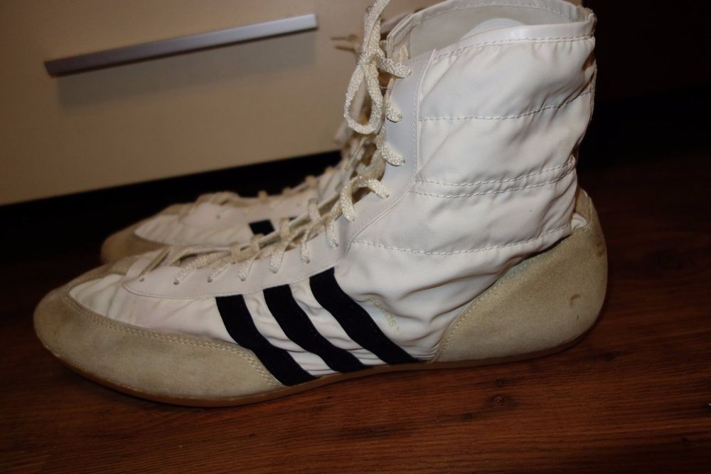 3 Sneakers Favorit Freddie Mercury yang Bisa Jadi Pilihan Kamu Bergaya Page all