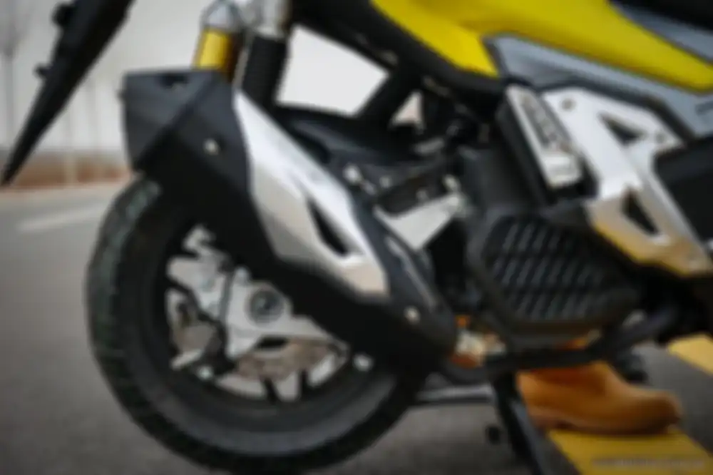 Bagian kaki-kaki dan knalpot Dayang ADV 150.