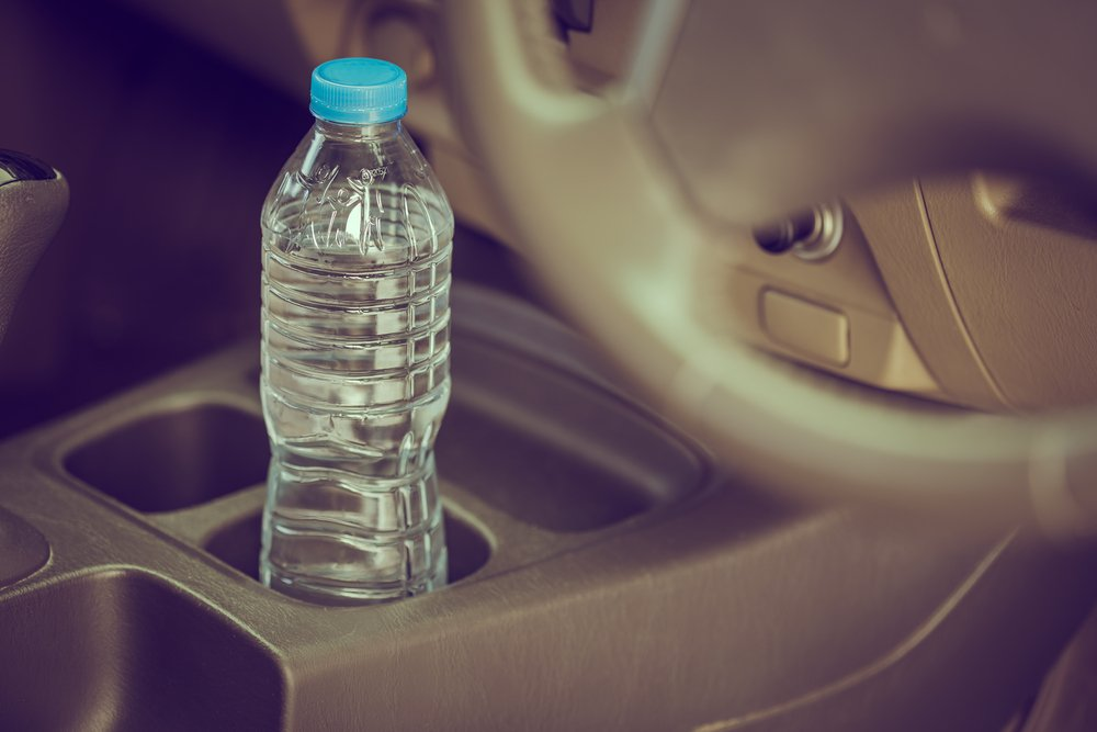 Air minum dalam mobil