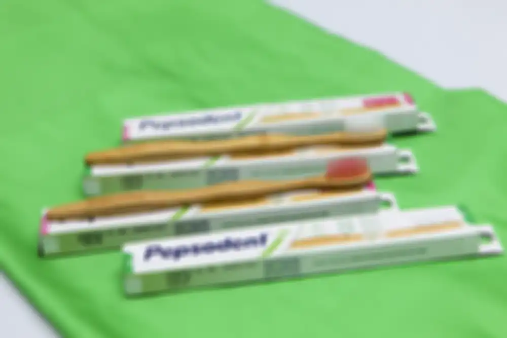 Tak lagi memakai bahan dasar plastik, Pepsodent Natural Bamboo menjadi sikat gigi ramah lingkungan pertama di Indonesia karena menggunakan bahan bambu. Rahmad Azhar Hutomo/National Geographic Indonesia.