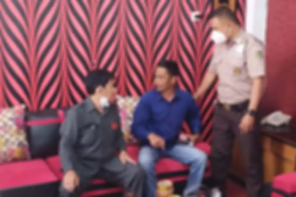 Ini foto tampang warga yang nyaris jotos Nuzul Rachdy Ketua DPRD Kuningan, Jawa Barat.