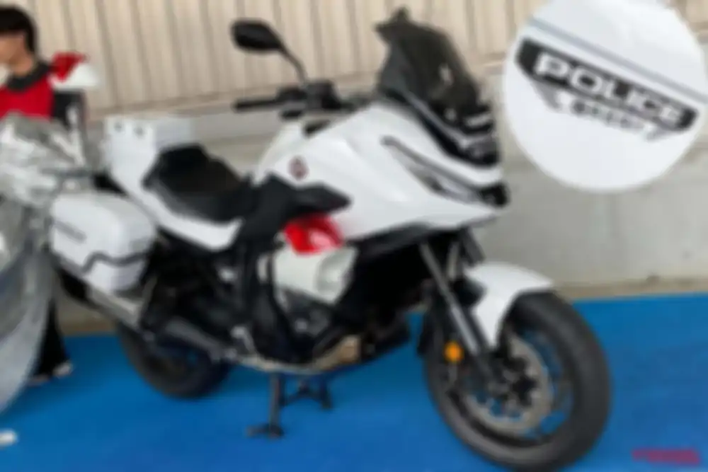 Motor baru Honda NT1100 Police.