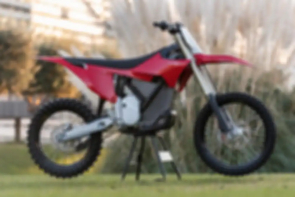 Motor listrik Stark Varg bergaya trail. Punya spek yang bikin melongo.