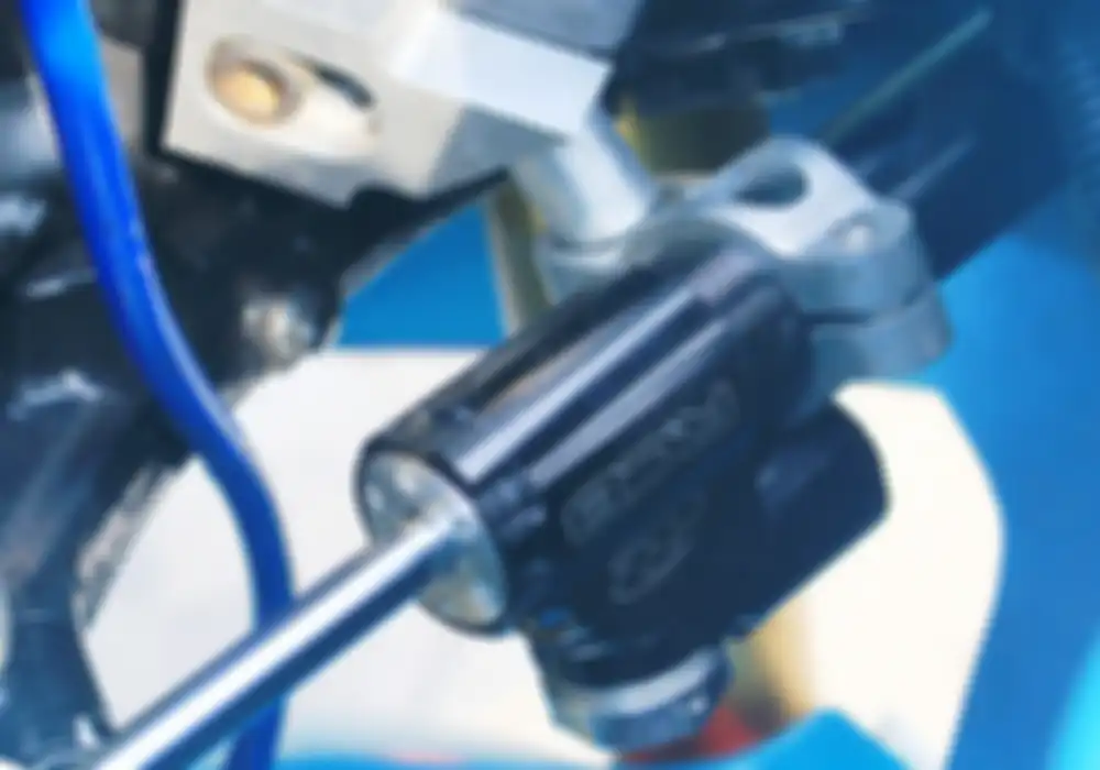 Modifikasi All New Honda CBR250RR 2017. Setang dijaga dengan steering damper RCB agar tidak ‘liar’
