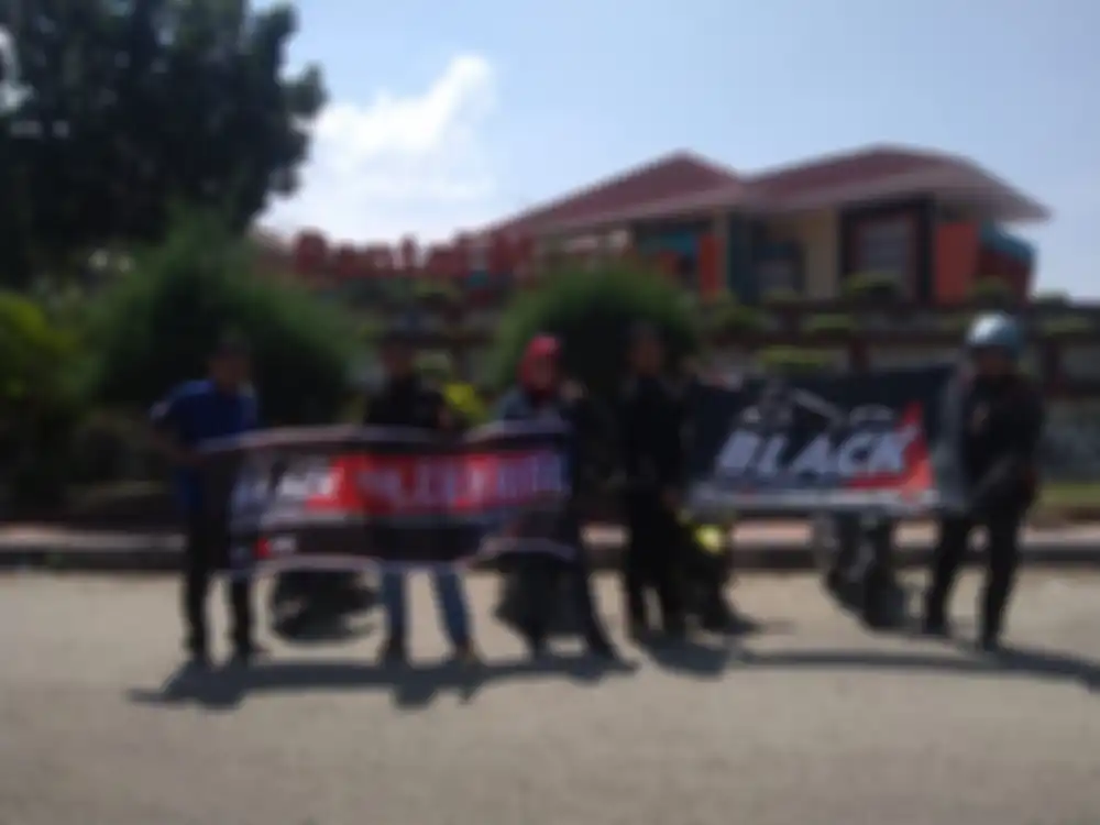 BMC Polman Kunjungi Pantai Marina