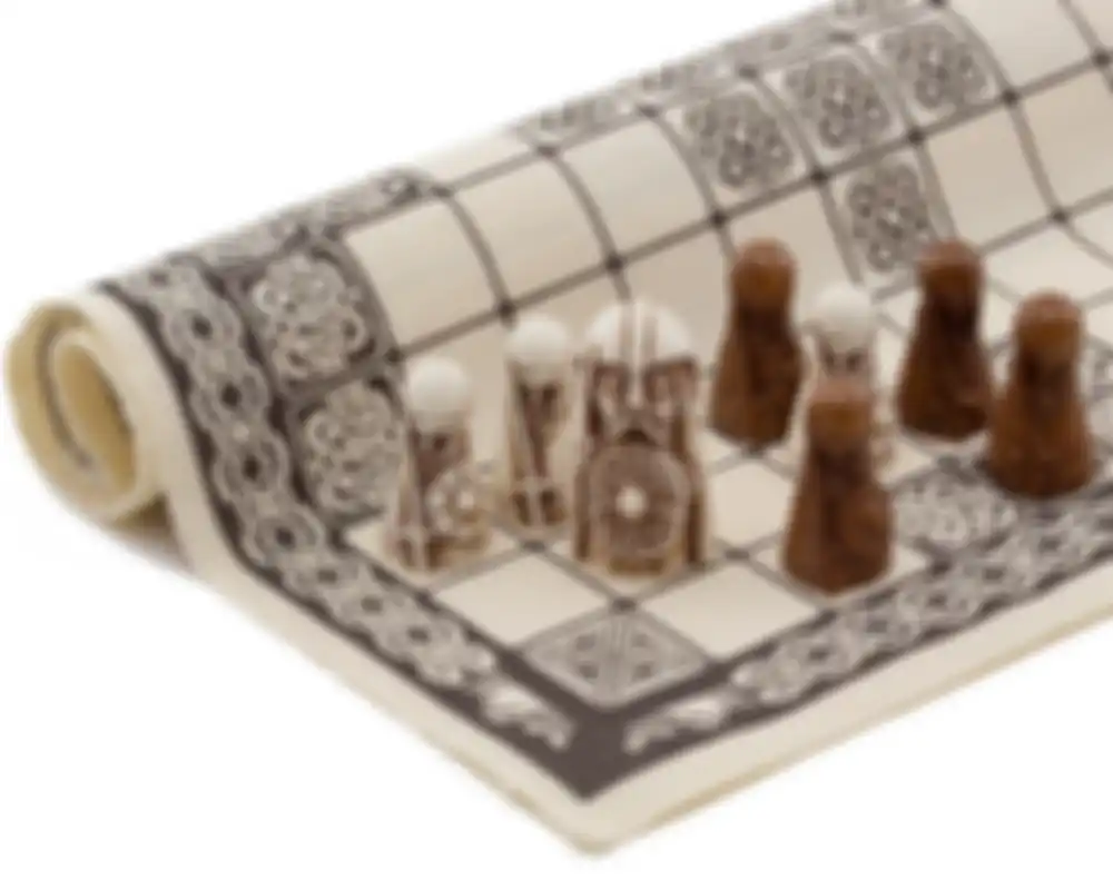Hnefatafl, permainan raja Viking, yang merupakan strategi taktis menangkan peperangan.