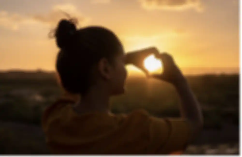 Ini 10 cara foto yang estetik cuma menggunakan kamera HP kesayangan. Hasilnya bak fotografer pro. Anak kecil aja bisa tuh. 