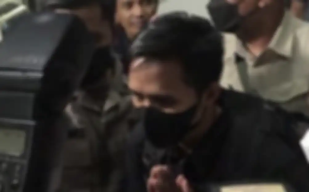 Rekaman CCTV mengungkap Brigadir J sibuk lakukan ini sebelum insiden baku tembak. Pantas pesan WA kekasihnya cuma dibaca.