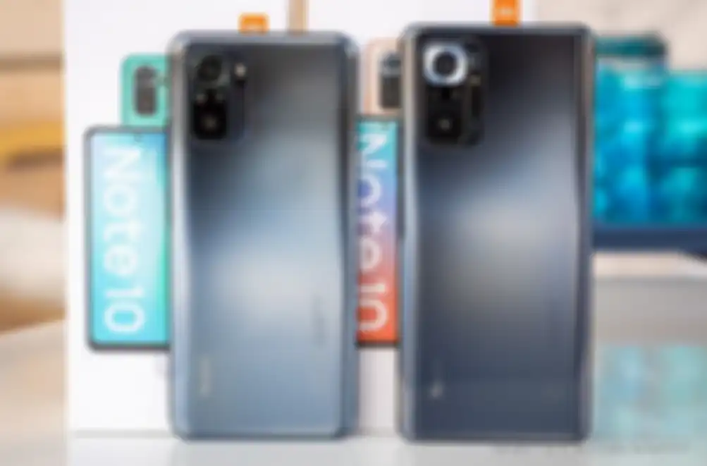 Xiaomi Redmi Note 10 (kiri) dan Redmi Note 10 Pro (kanan).