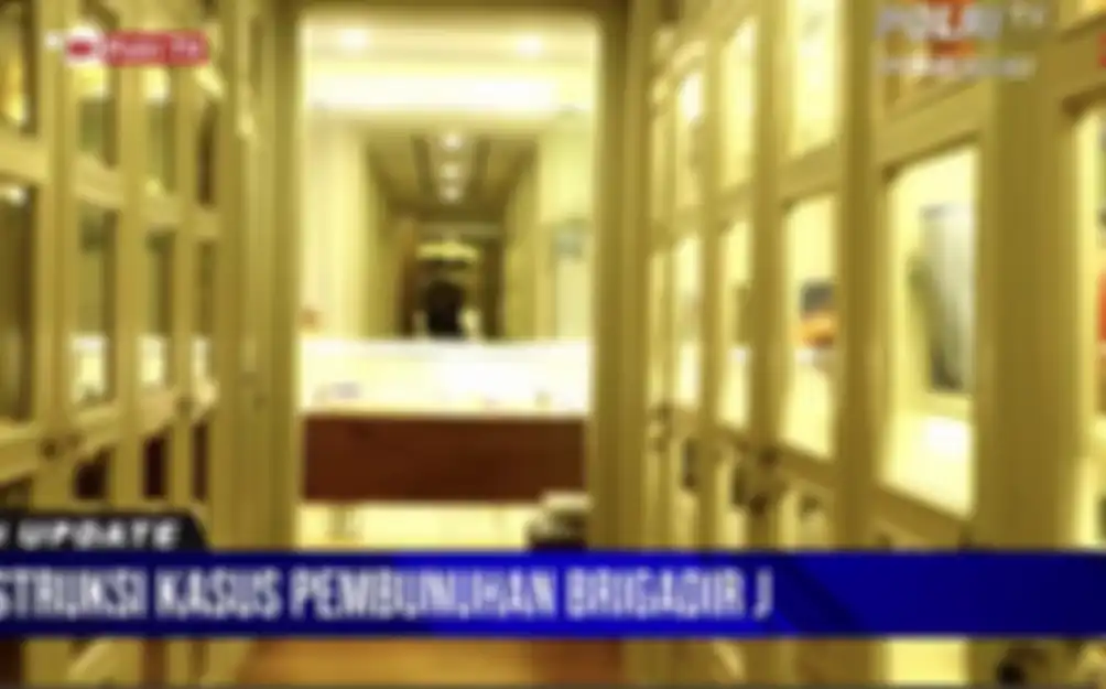 Istri Ferdy Sambo ketahuan barang mentereng ini di rumah pribadi gegara rekonstruksi kasus Brigadir J. Foto isi rumah Putri Candrawathi dibahas.