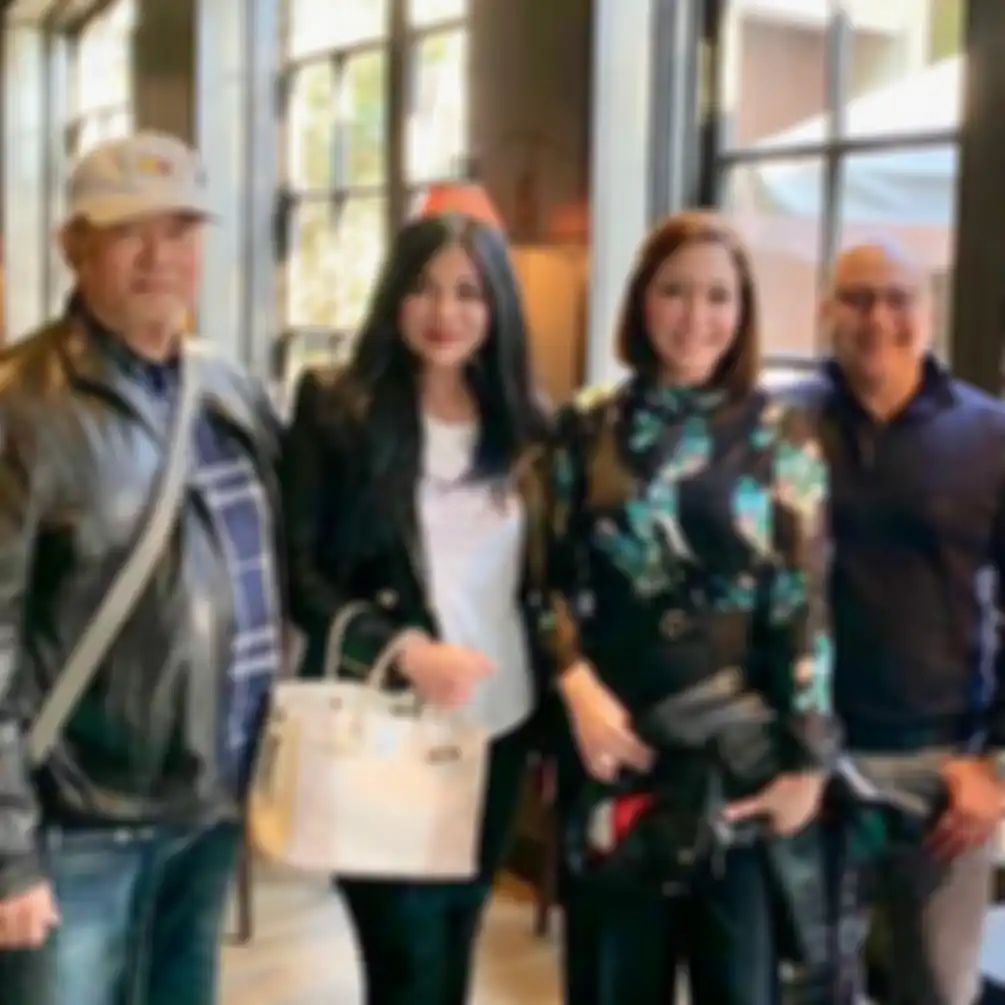 Penampilan Maia Estianty ketika tengah menikmati makan siang di Los Angeles, Amerika Serikat.