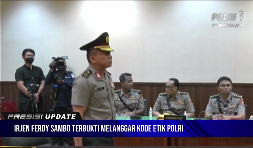 Fantasi liar suami Putri Candrawthi terbaca dari tanda-tanda ini. Wajah Ferdy Sambo dikuliti. Foto tersangka pembunuhan Brigadir J dikulik.