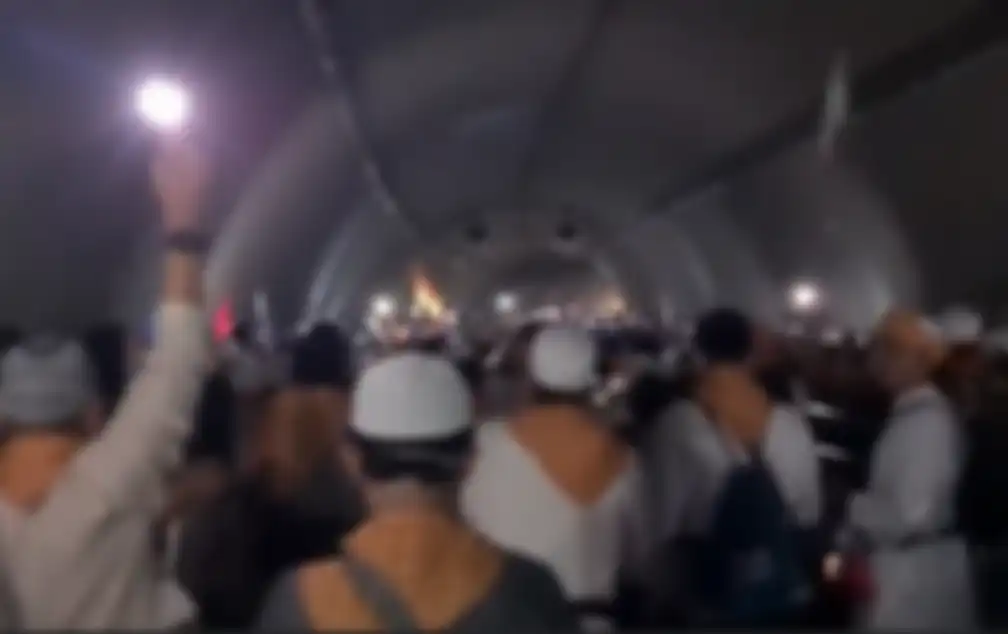 Jamaah Haji Indonesia ditemukan dalam kondisi begini saat terowongan Mina mendadak mati lampu. Foto terkininya diunggah.