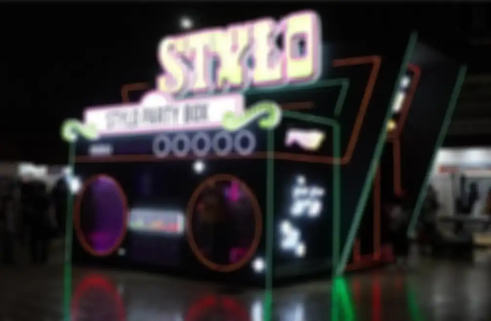 Penonton dapat pengalaman seru lewat Stylo Party Box.