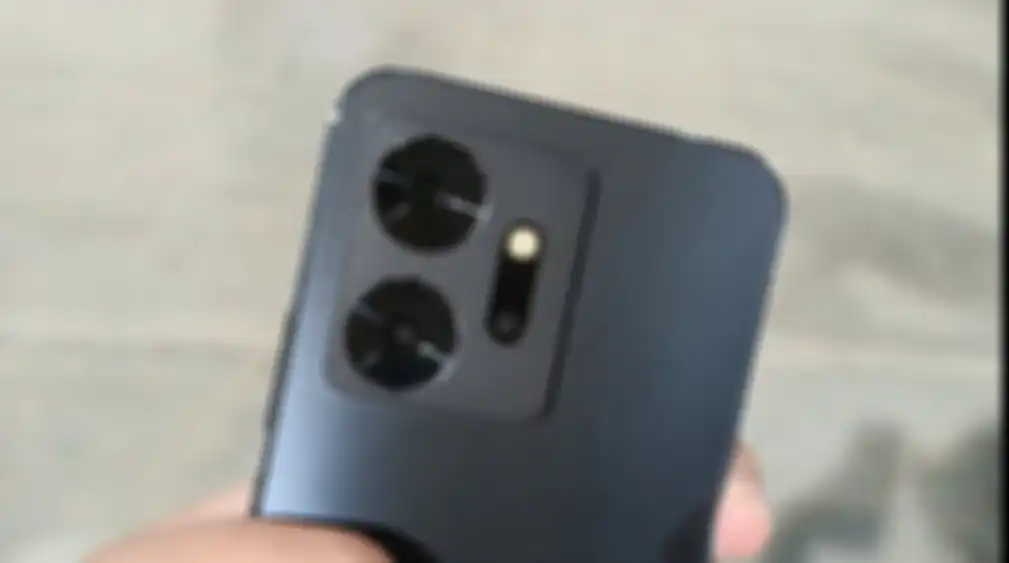 Modul kamera belakang di Infinix Zero 20.