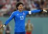 Jelang Pecah Rekor Bareng Messi dan Ronaldo di Piala Dunia 2026, Guillermo Ochoa Umumkan Gantung Sepatu
