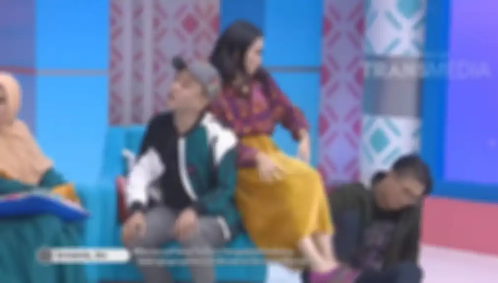 Ayu Ting Ting hampir menendang wajah Andika Kangen Band