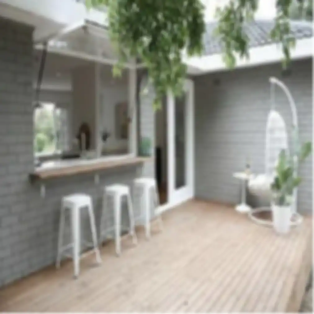 Desain dapur kecil terbuka di belakang rumah bikin mood Ibu-ibu makin happy. Terang saja Ibu RT sampai tanya-tanya terus. Ini 12 foto cantiknya.