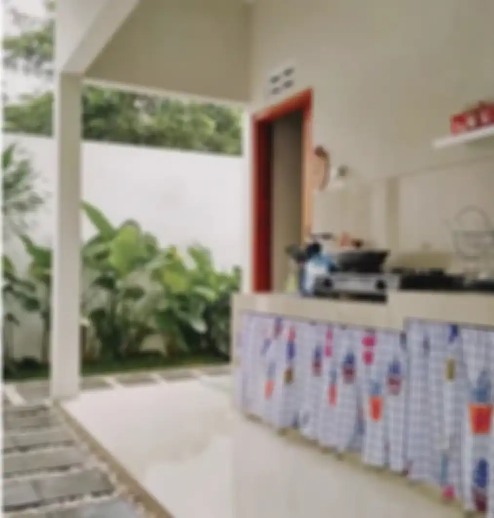 Desain dapur kecil terbuka di belakang rumah bikin mood Ibu-ibu makin happy. Terang saja Ibu RT sampai tanya-tanya terus. Ini 12 foto cantiknya.
