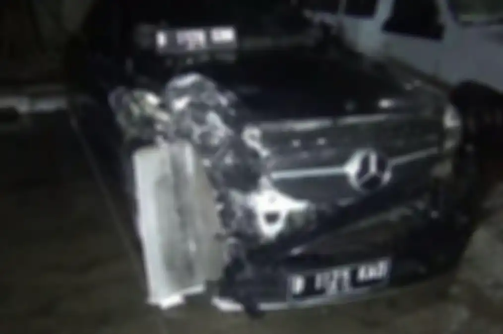 Selain foto sopir Mercy lawan seperti disembunyikan, data pelat nomor mobilnya ternyata juga mengungkap fakta mengejutkan. 