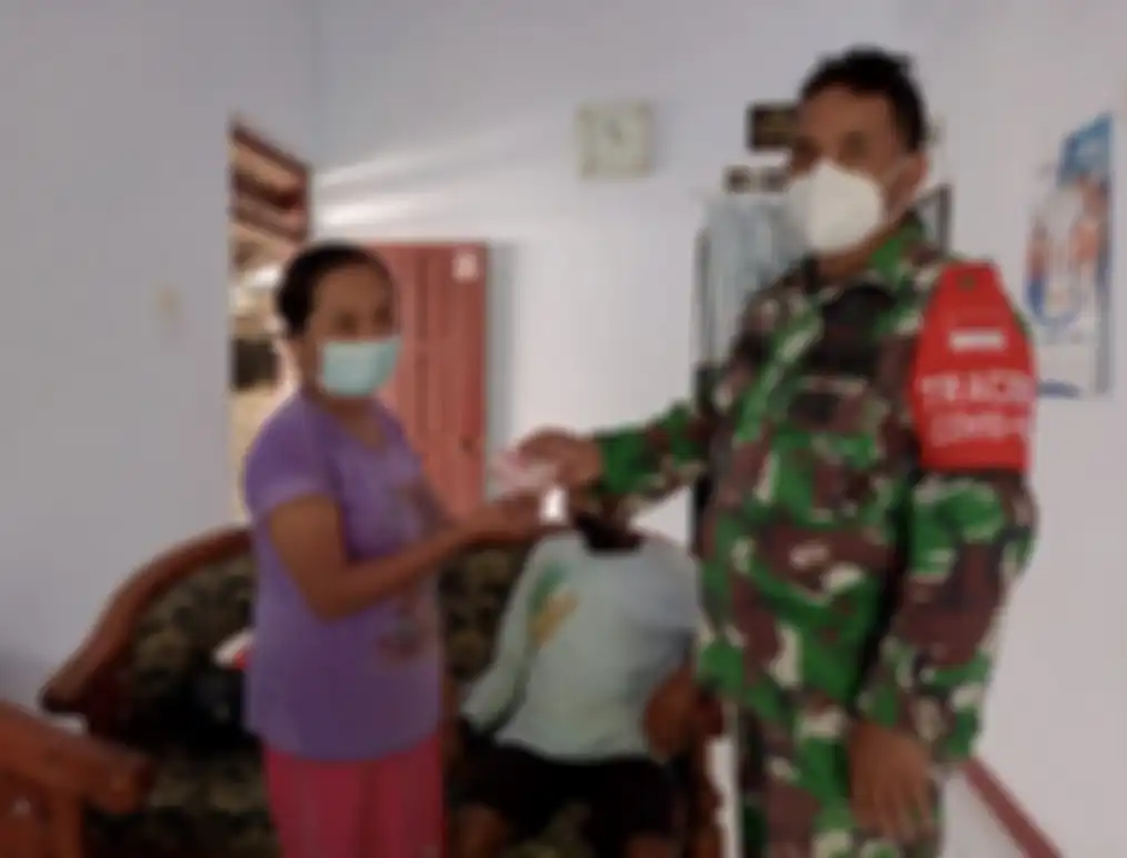 Sumarmi, nenek penjual ubi langsung lemas saat tahu uang Rp 100 ribu yang didapatnya palsu. Kini, Sumarmi sudah tersenyum lagi. 