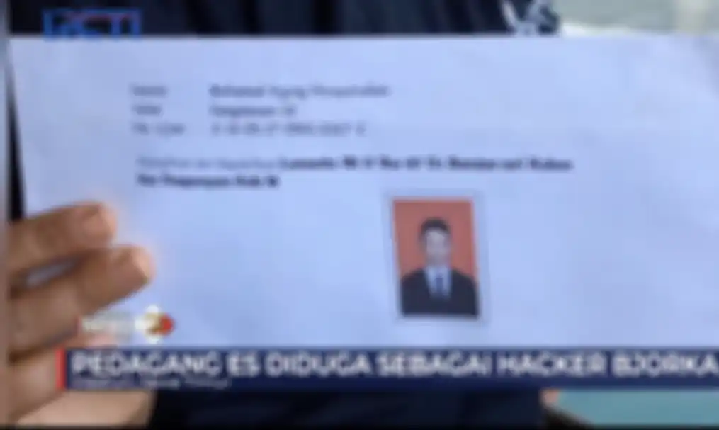 Pemuda Madiun yang jadi tersangka karena bantu hacker Bjorka ternyata punya kebiasaan begini di rumah. Foto wajahnya muncul. 