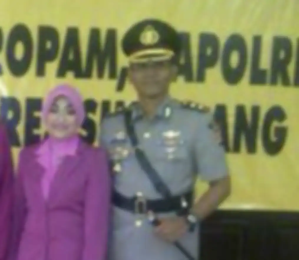 Istri Kombes Agus Nurpatria, Diah Ayu Anggraeni jadi sorotan usai lakukan aksi tak terduga ini. Suaminya dipecat karena kasus Ferdy Sambo.