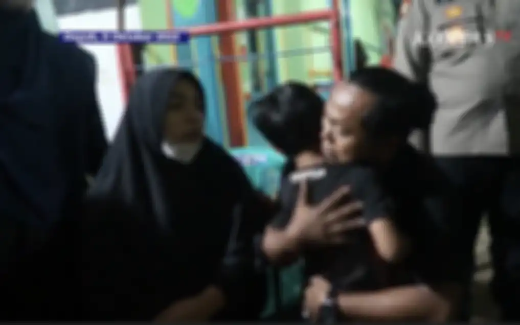 Guru MTsN 19 Pondok Labu sempat lakukan aksi begini sebelum tembok roboh. Foto terakhir siswa korban tewas diunggah. 