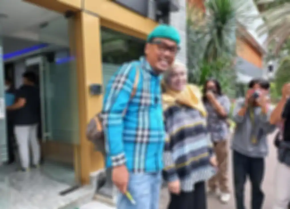 Uya Kuya didampingi istrinya, Astrid Kuya datangi Polda Metro Jaya, Rabu (25/5/2022).