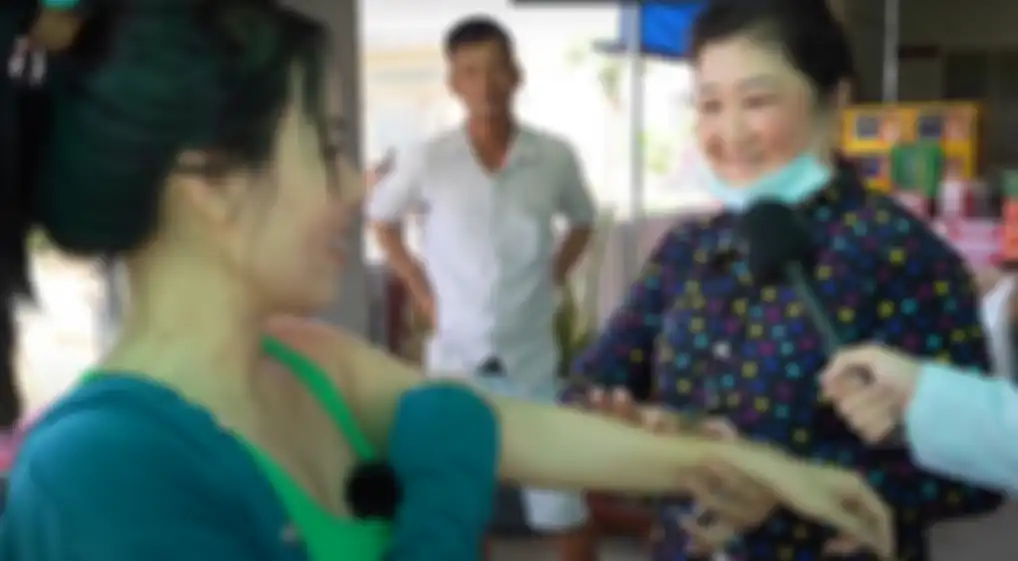 Cewek Vietnam yang puny aroma parfum alami