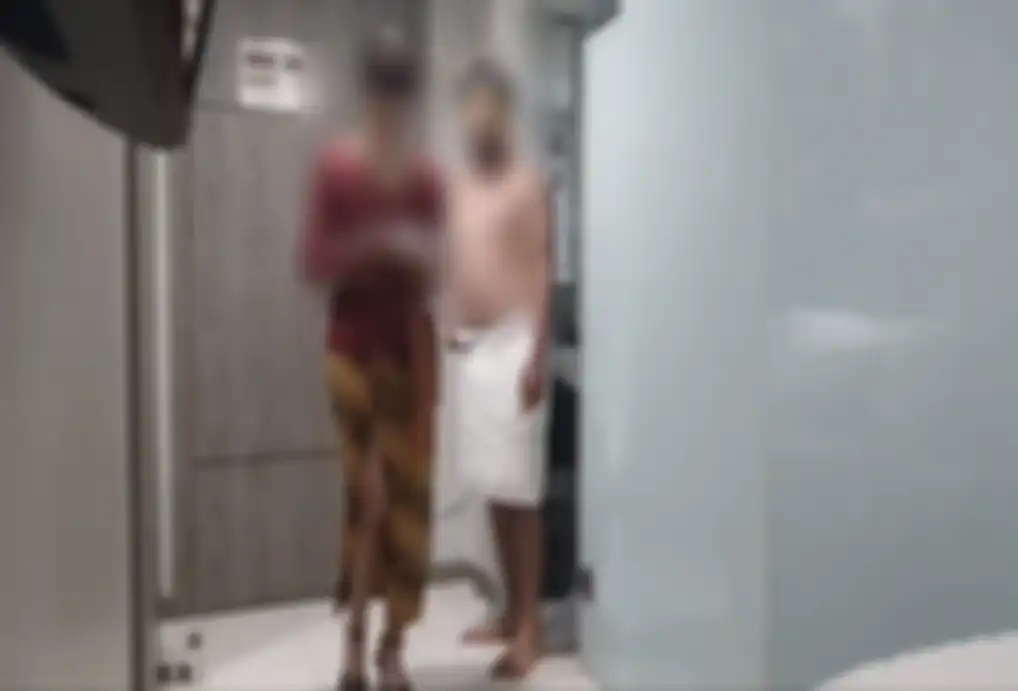 Foto wajah wanita memakai kebaya merah terlanjur bikin geger netizen satu Indonesia. Link video viral 16 menit kian meresahkan.