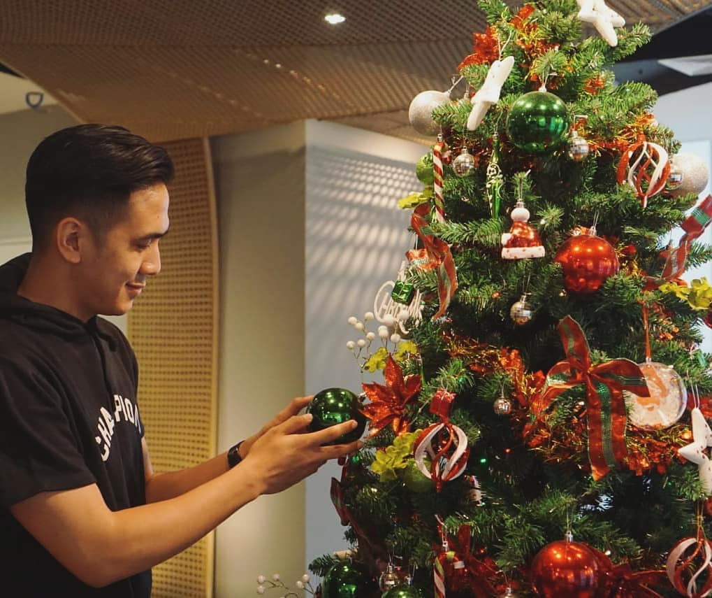 Ananda Soebandono juga sempat mengunggah foto dirinya merayakan Natal pertama bersama istri keduanya, Sasha Rachel.