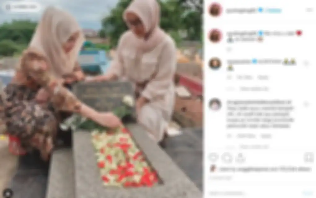 Makam adik laki-laki Ayu Ting Ting.