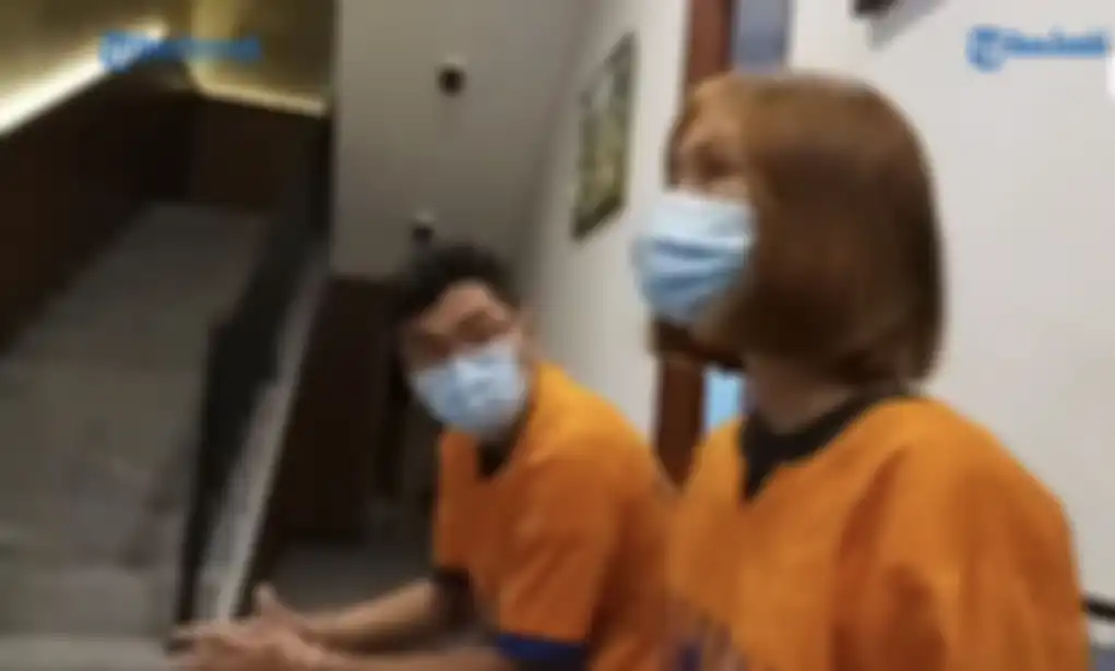 Pemeran wanita kebaya merah inisial AH mengaku mengonsumsi obat-obatan. Foto sosoknya berseliweran