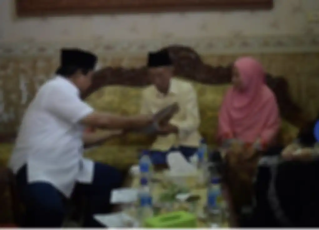 Prabowo Subianto mengunjungi Ponpes Shiddiqiyyah Jombang demi tujuan ini. Ternyata bukan cuma Luhut Binsar yang datang.